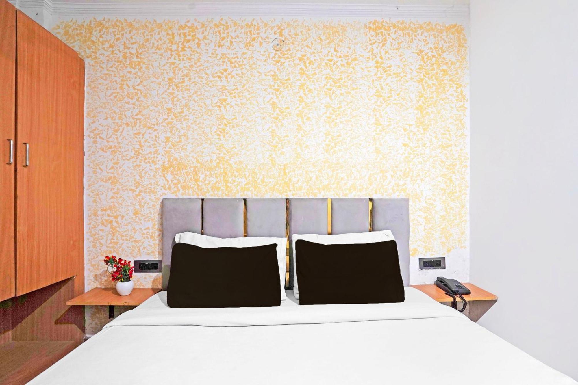 Hotel Twamev Residency Nueva Delhi Exterior foto